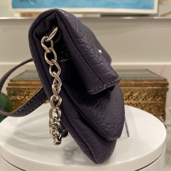 Nine West - Purple Pleather Convertible Wristlet/Shoulder bag, Chain Details EUC - Picture 7 of 17
